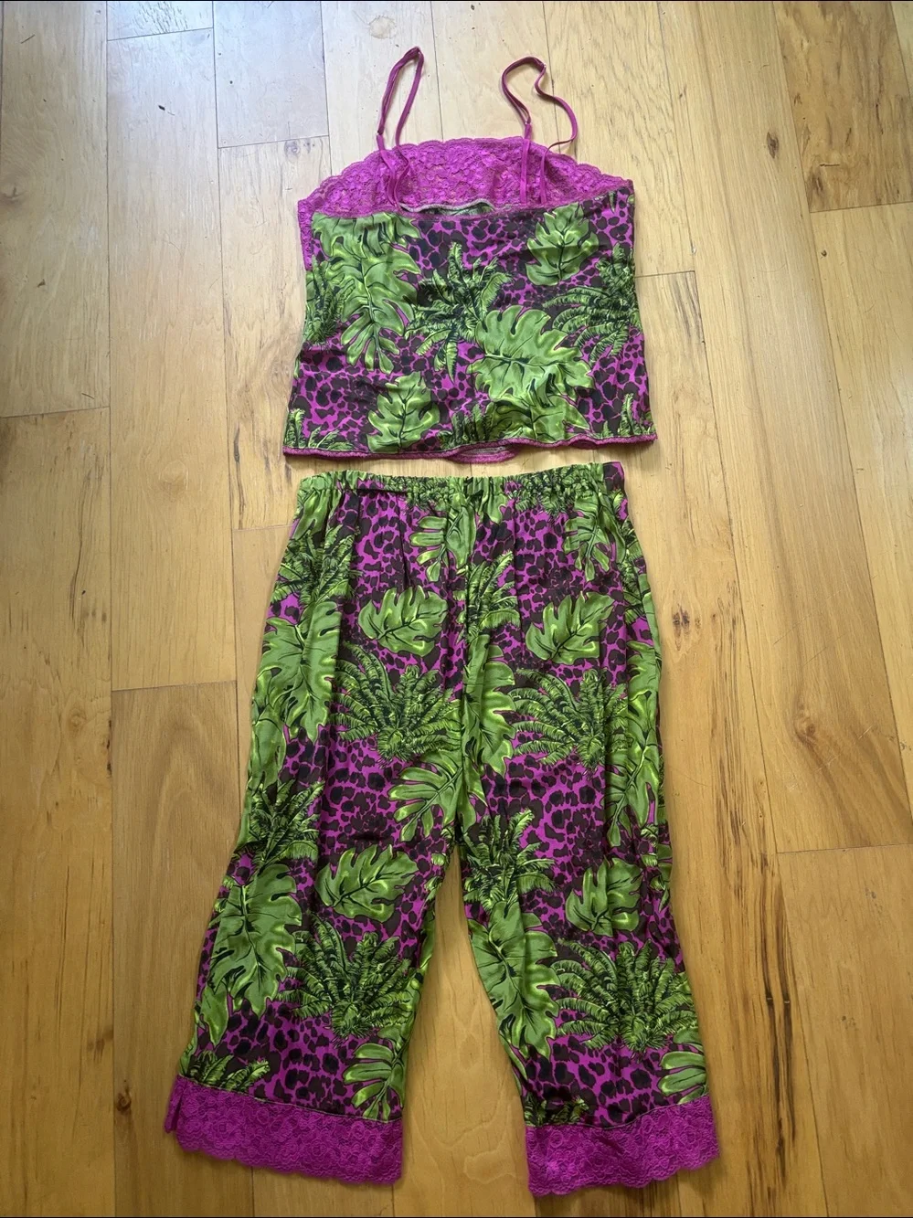 Nicole Miller silk purple and green leopard and leaf pajama set size s.